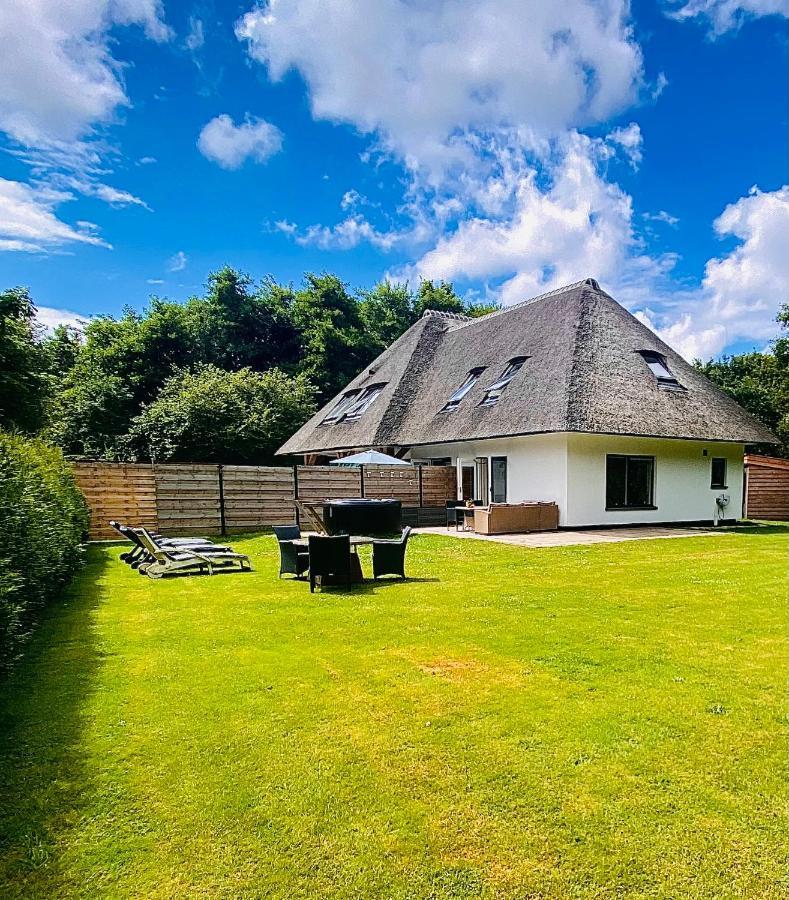 The Island Life Texel Met Jacuzzi Villa De Koog  Exterior photo