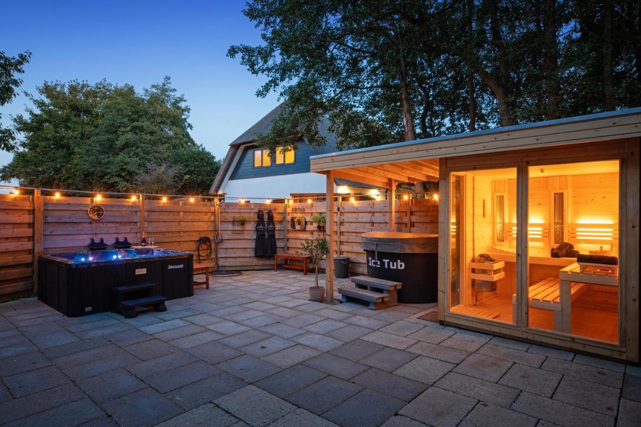 The Island Life Texel Met Jacuzzi Villa De Koog  Exterior photo