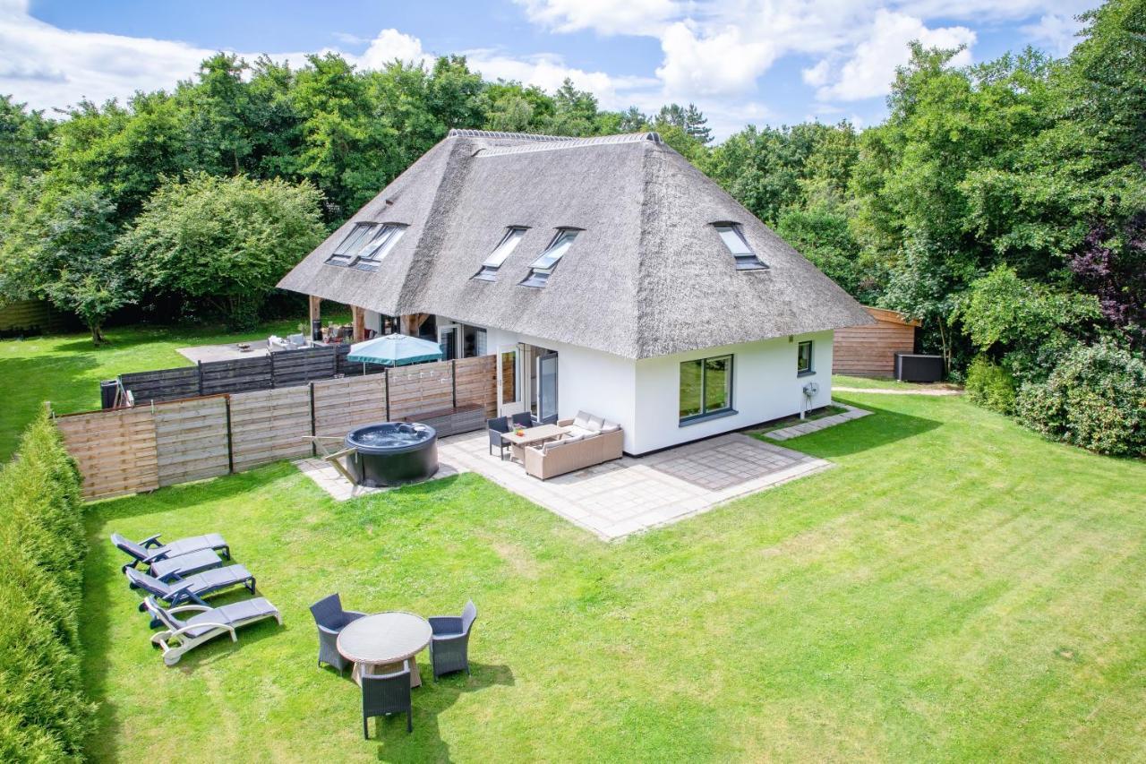 The Island Life Texel Met Jacuzzi Villa De Koog  Exterior photo
